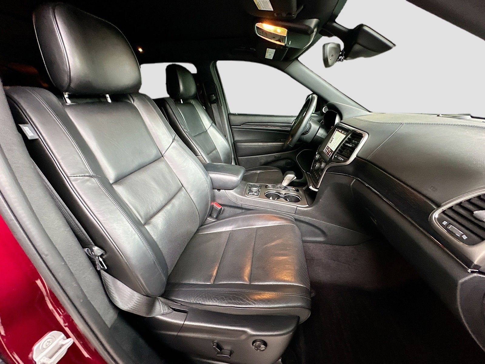 Used 2018 Red Jeep Overland image 29