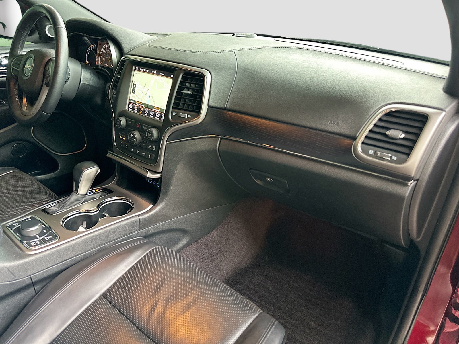 Used 2018 Red Jeep Overland image 30