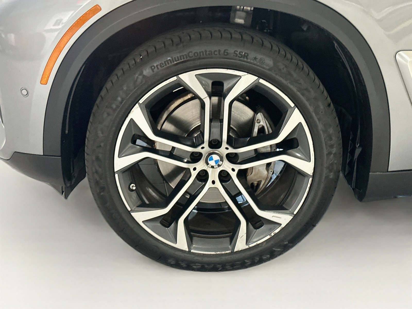 Used 2024 Gray BMW xDrive40i image 32