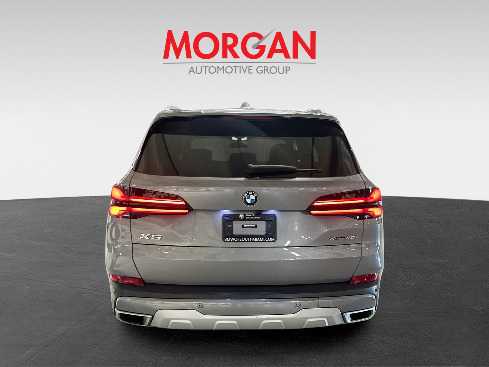 Used 2024 Gray BMW xDrive40i image 5