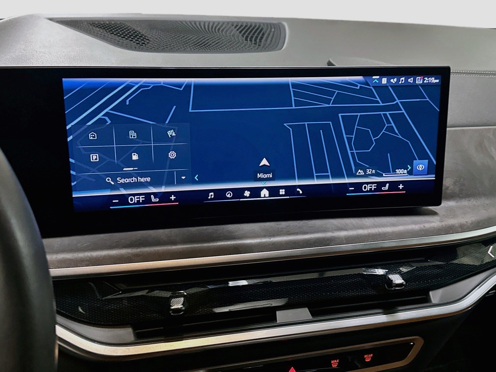 Used 2024 Gray BMW xDrive40i image 10