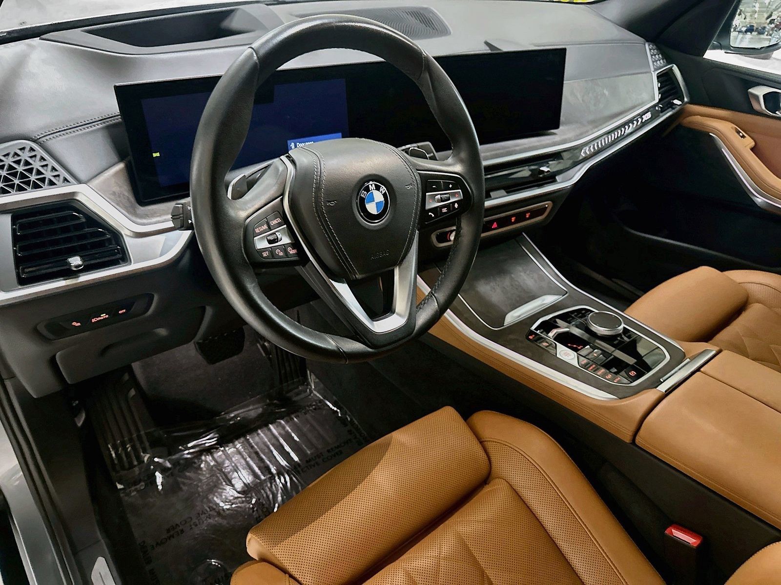 Used 2024 Gray BMW xDrive40i image 7