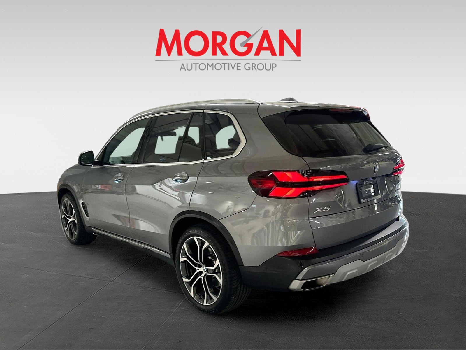 Used 2024 Gray BMW xDrive40i image 4