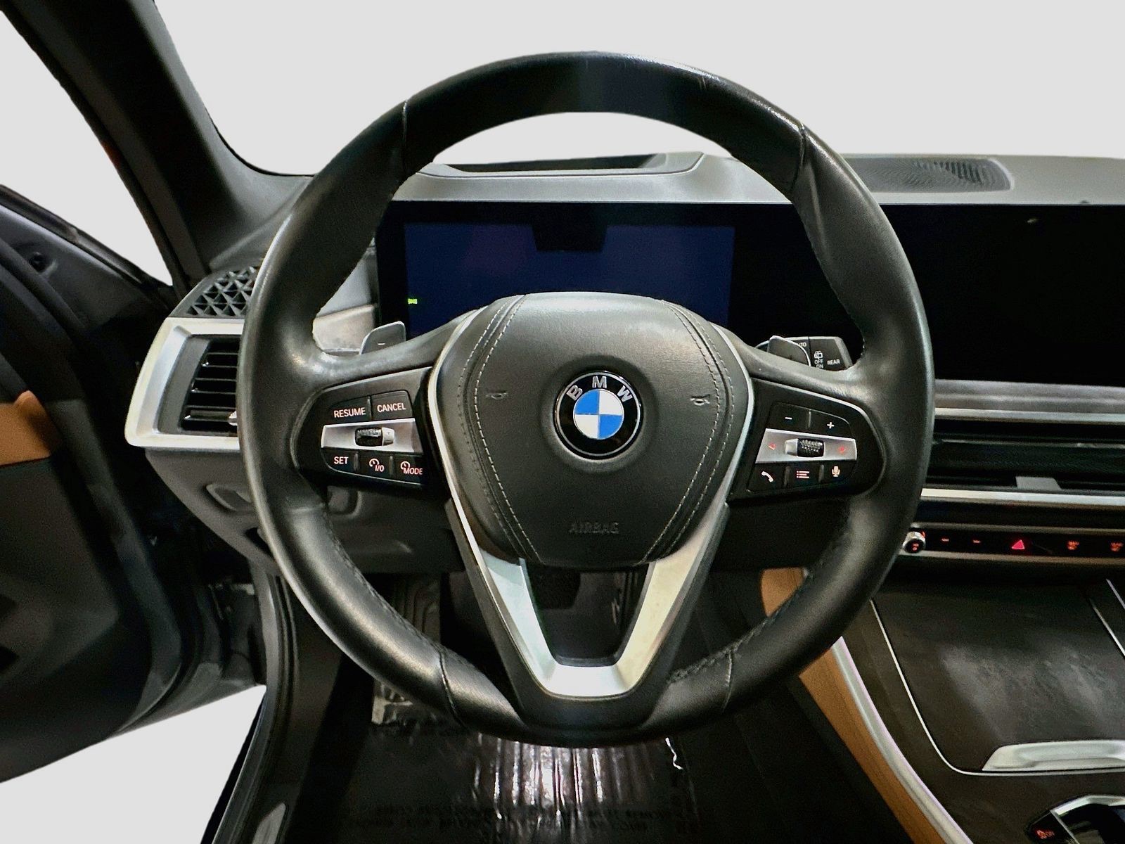 Used 2024 Gray BMW xDrive40i image 8