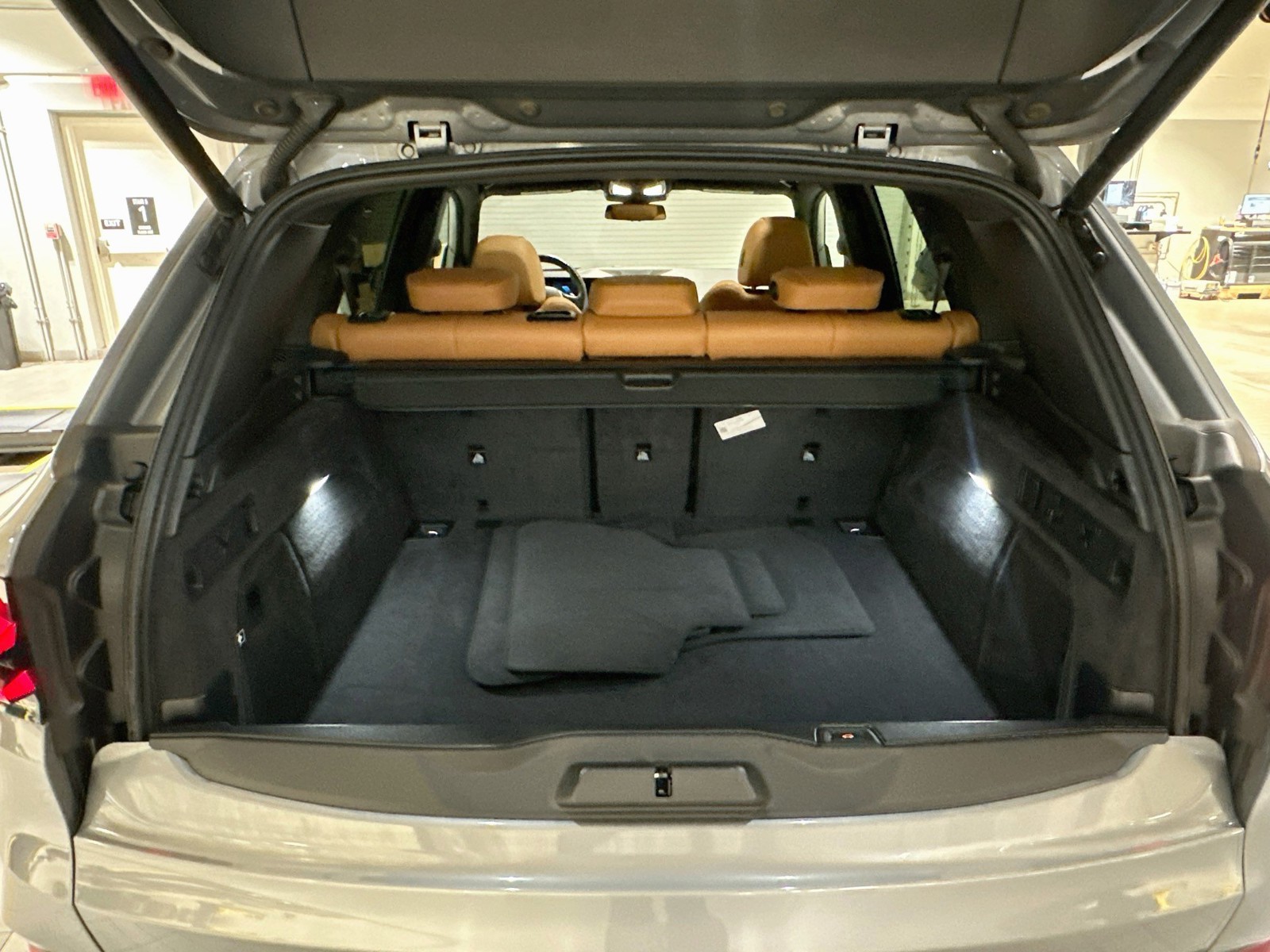Used 2024 Gray BMW xDrive40i image 23