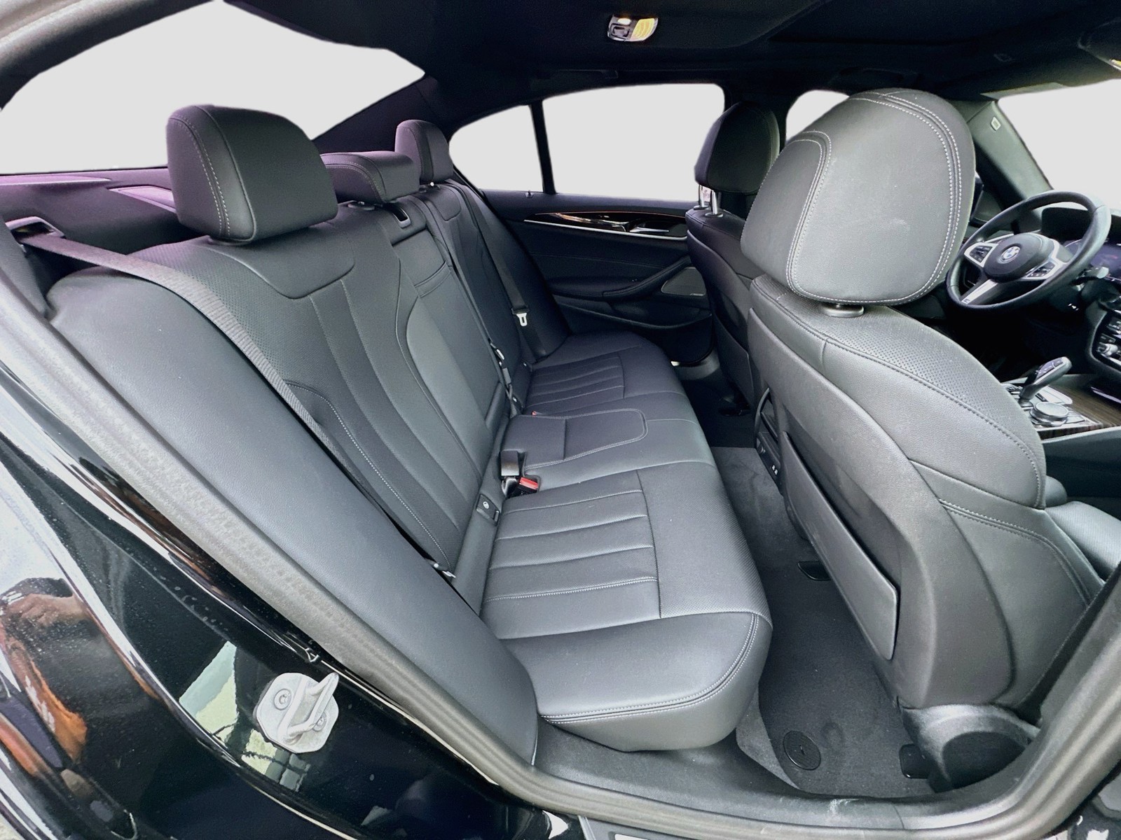 Used 2023 Black BMW 540i image 29