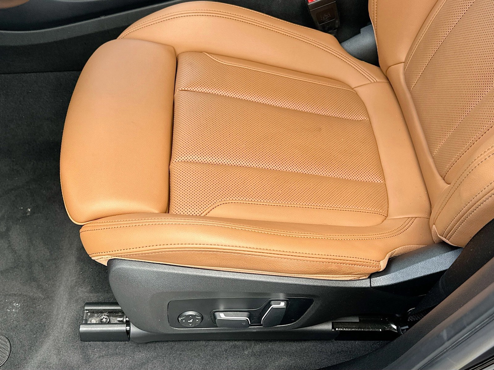 Certified Used 2024 Black BMW sDrive30i image 19