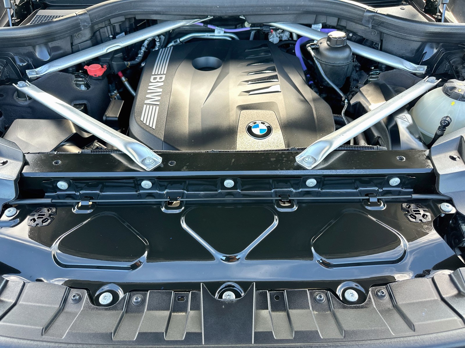 Certified Used 2025 Green BMW xDrive40i image 34