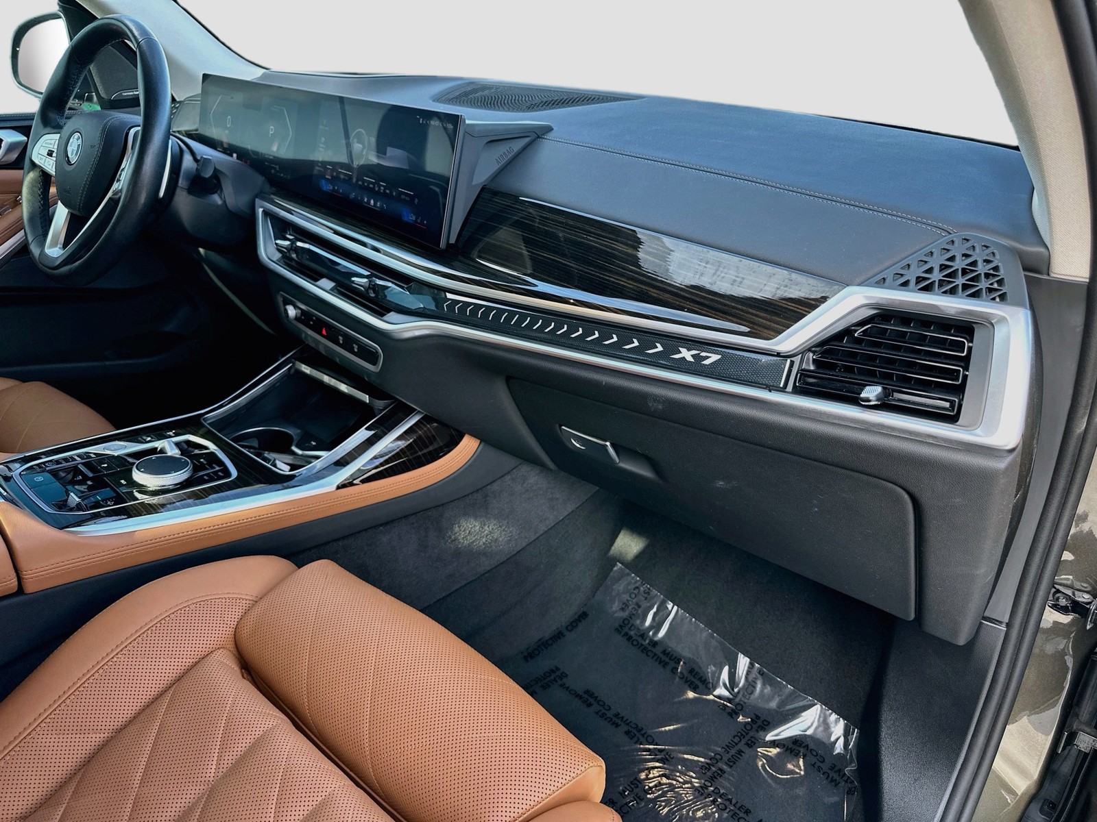 Certified Used 2025 Green BMW xDrive40i image 31