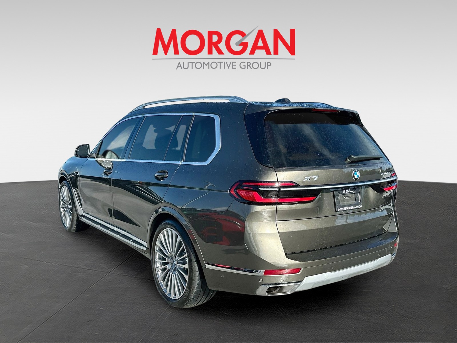 Certified Used 2025 Green BMW xDrive40i image 5