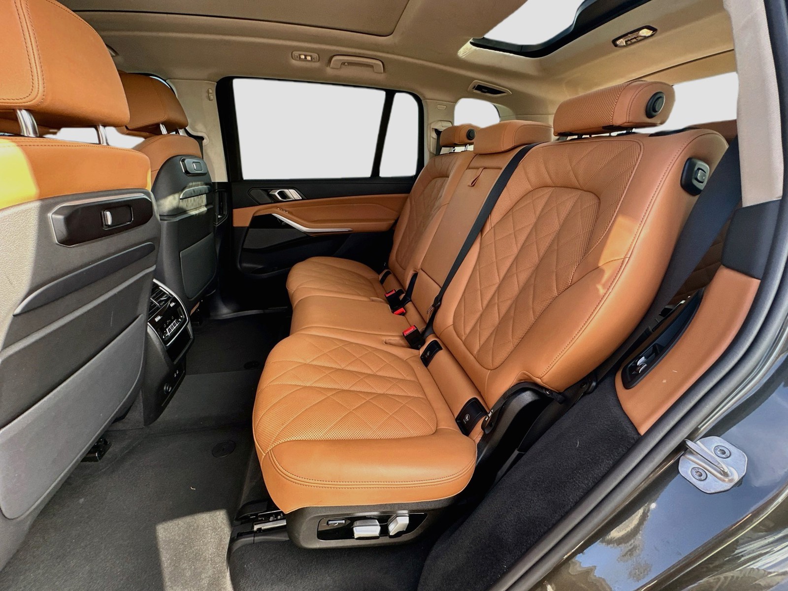 Certified Used 2025 Green BMW xDrive40i image 26