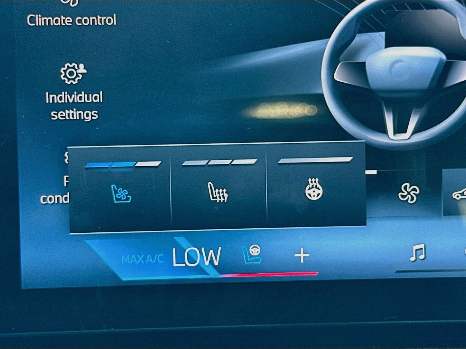 Certified Used 2025 Green BMW xDrive40i image 21