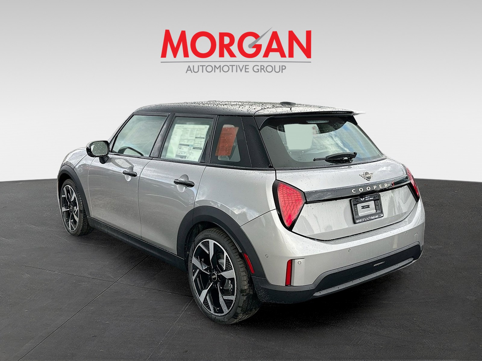 New 2026 Silver MINI Signature Plus image 4