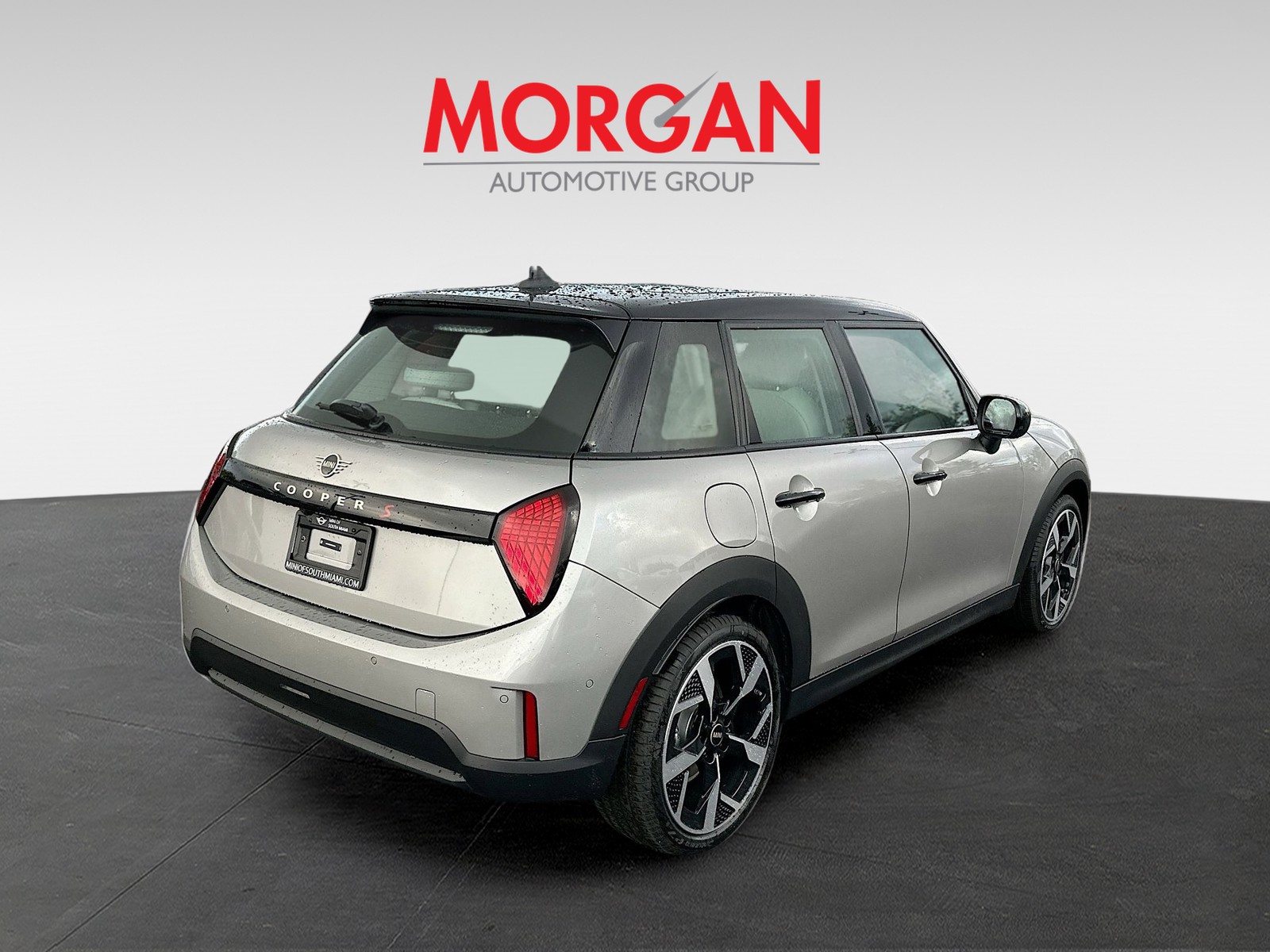 New 2026 Silver MINI Signature Plus image 6
