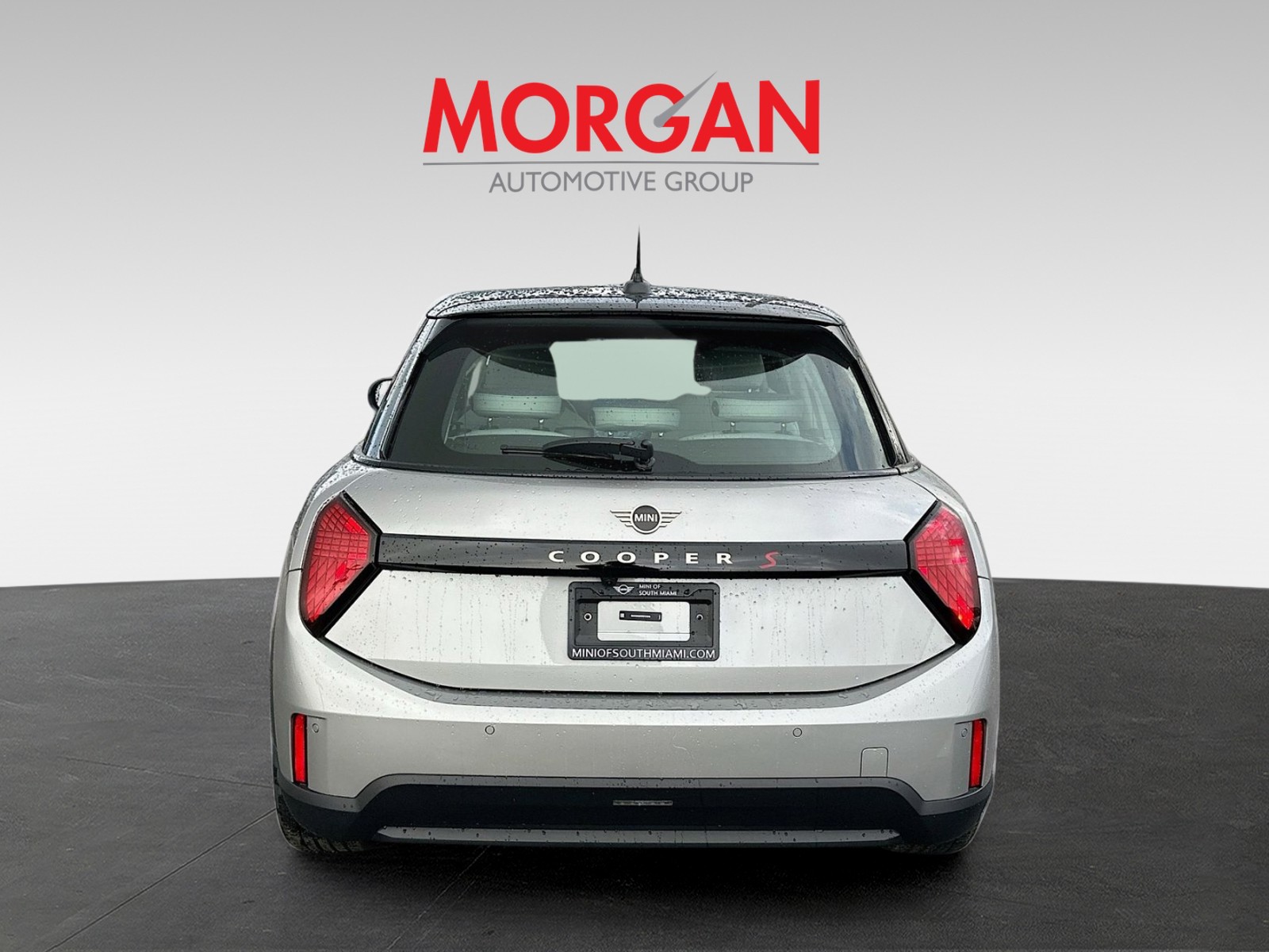 New 2026 Silver MINI Signature Plus image 5