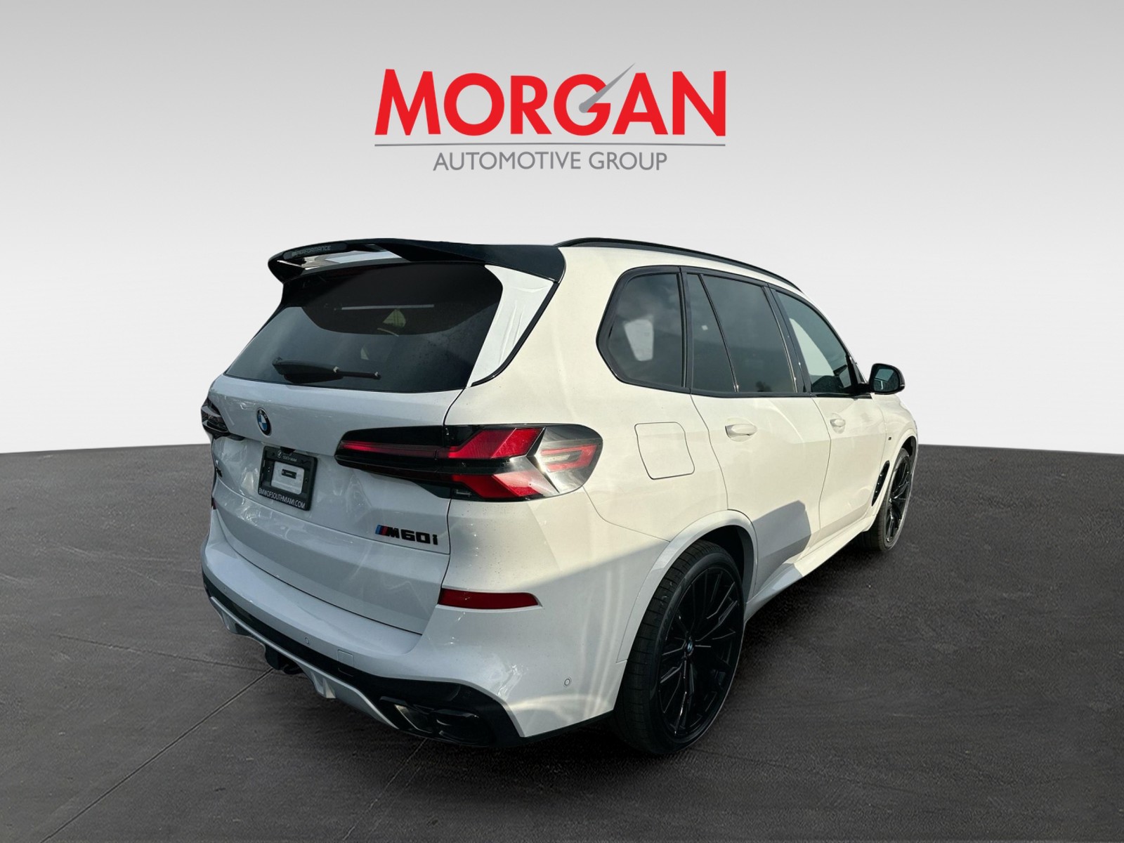 New 2026 White BMW M60i image 2