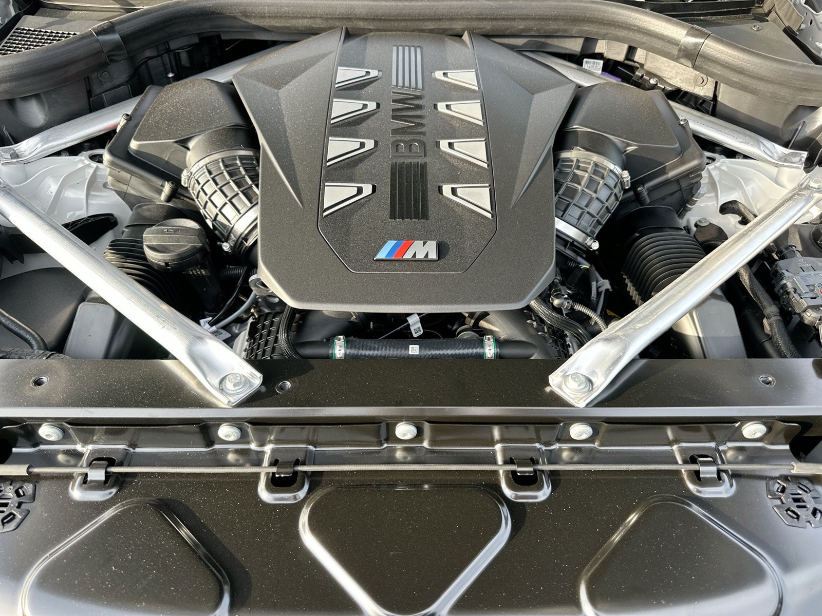 New 2026 White BMW M60i image 23