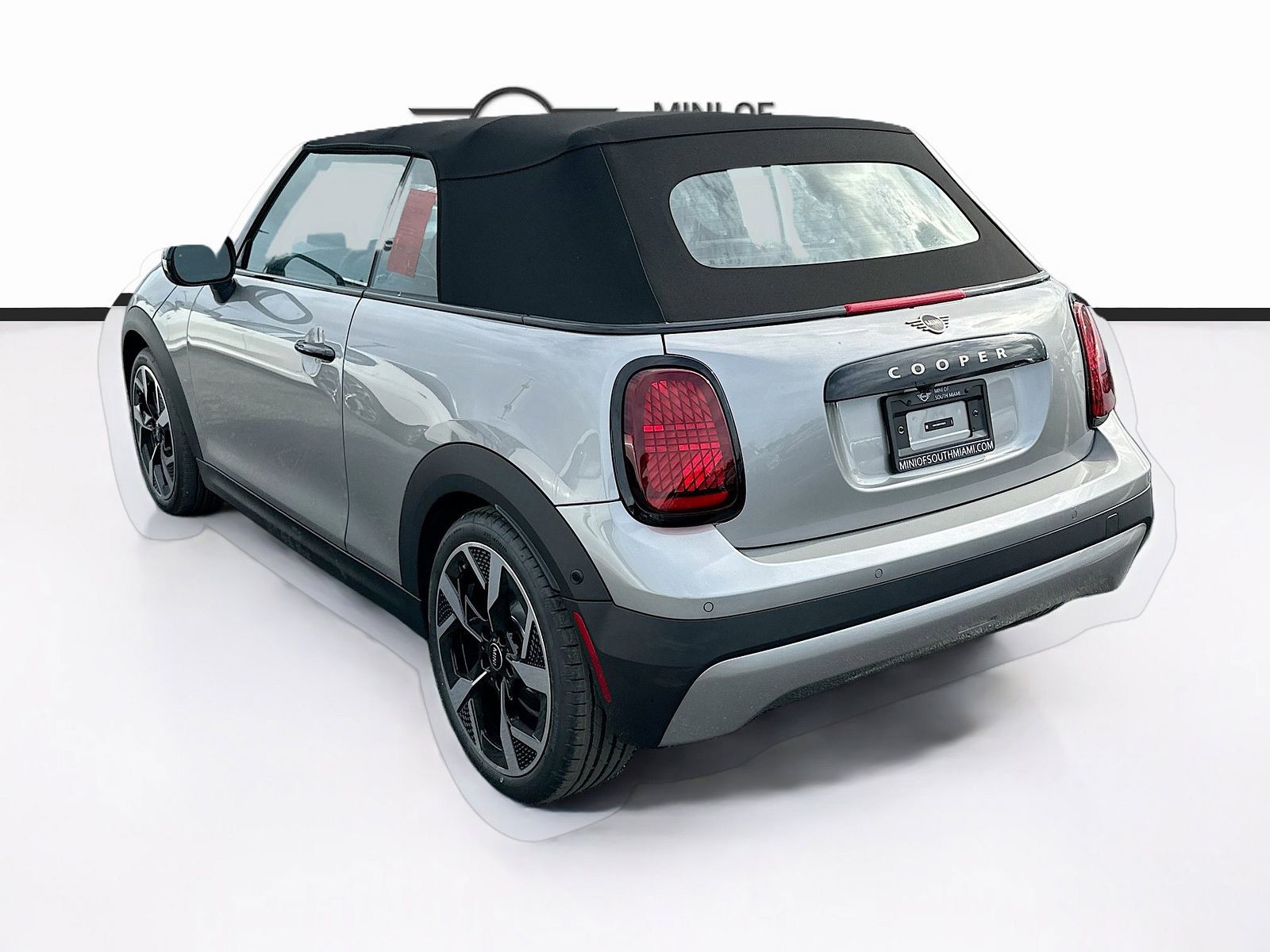 New 2026 Silver MINI Signature image 4