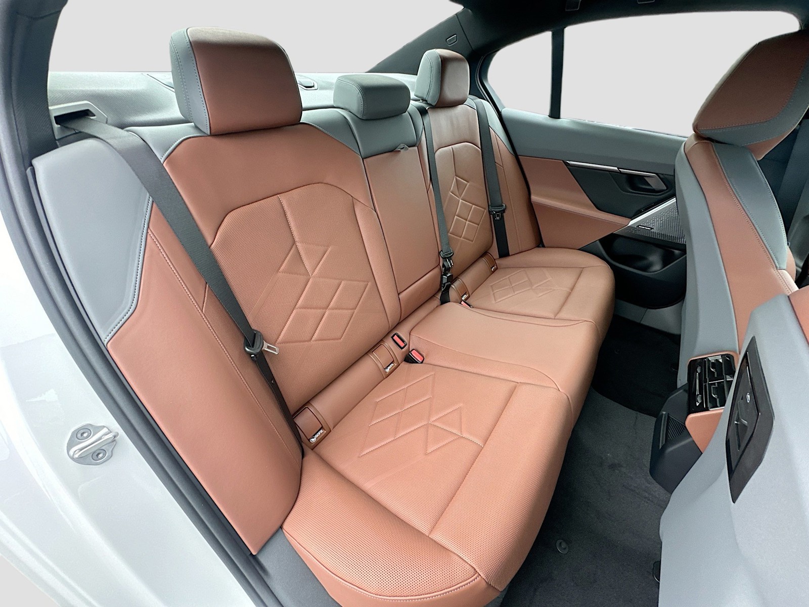 New 2026 White BMW 530i image 23