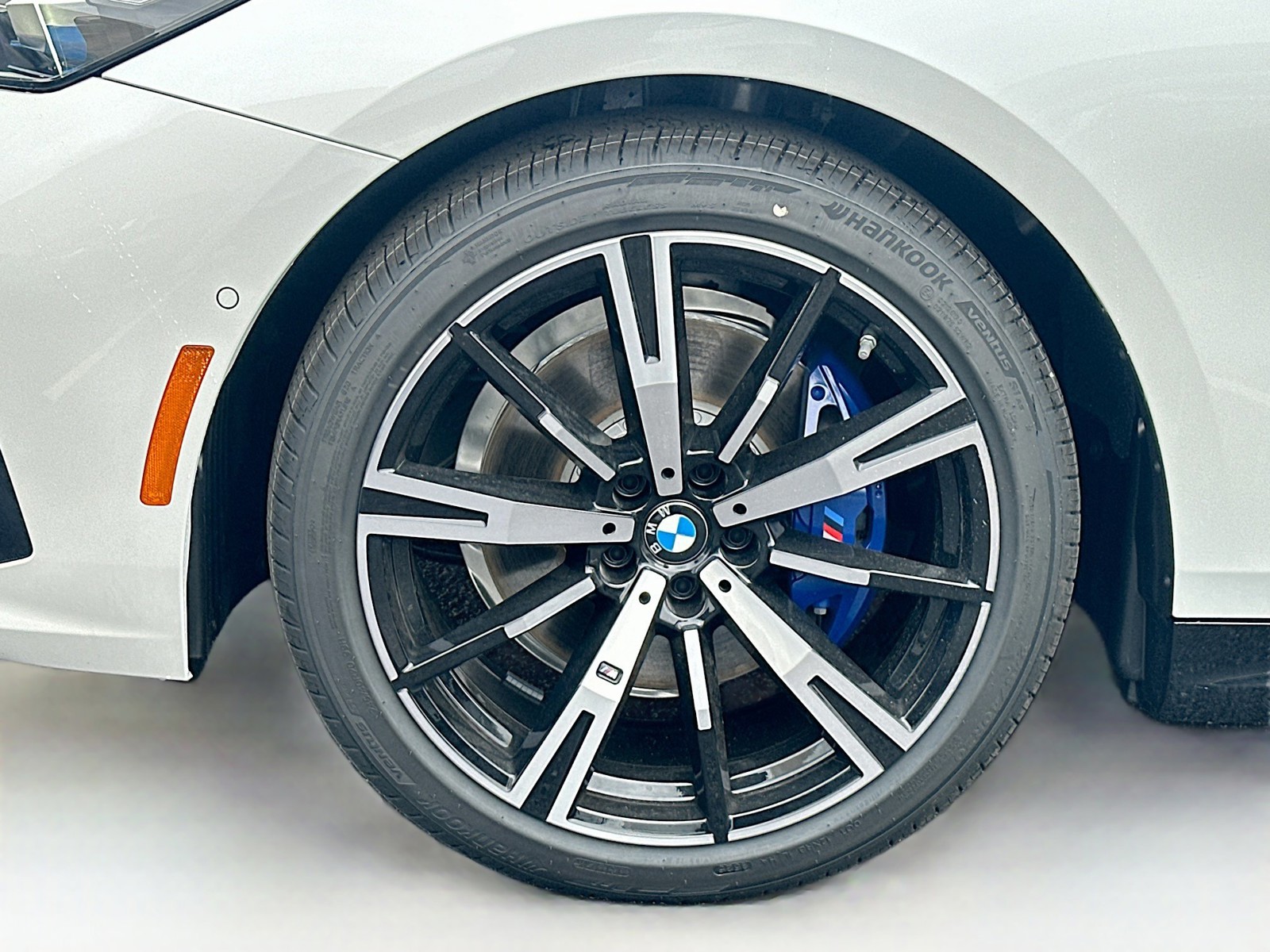 New 2026 White BMW 530i image 27
