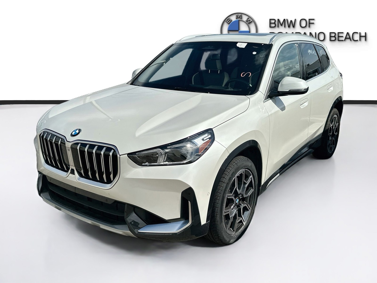 Used 2026 White Metallic BMW xDrive28i image 3