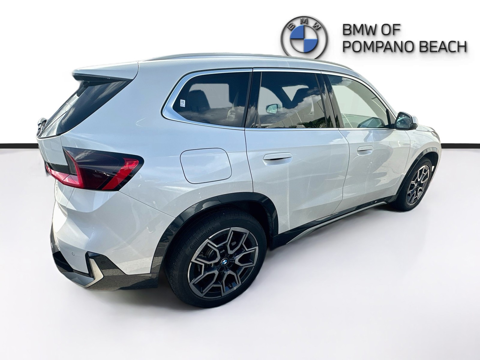Used 2026 White Metallic BMW xDrive28i image 5
