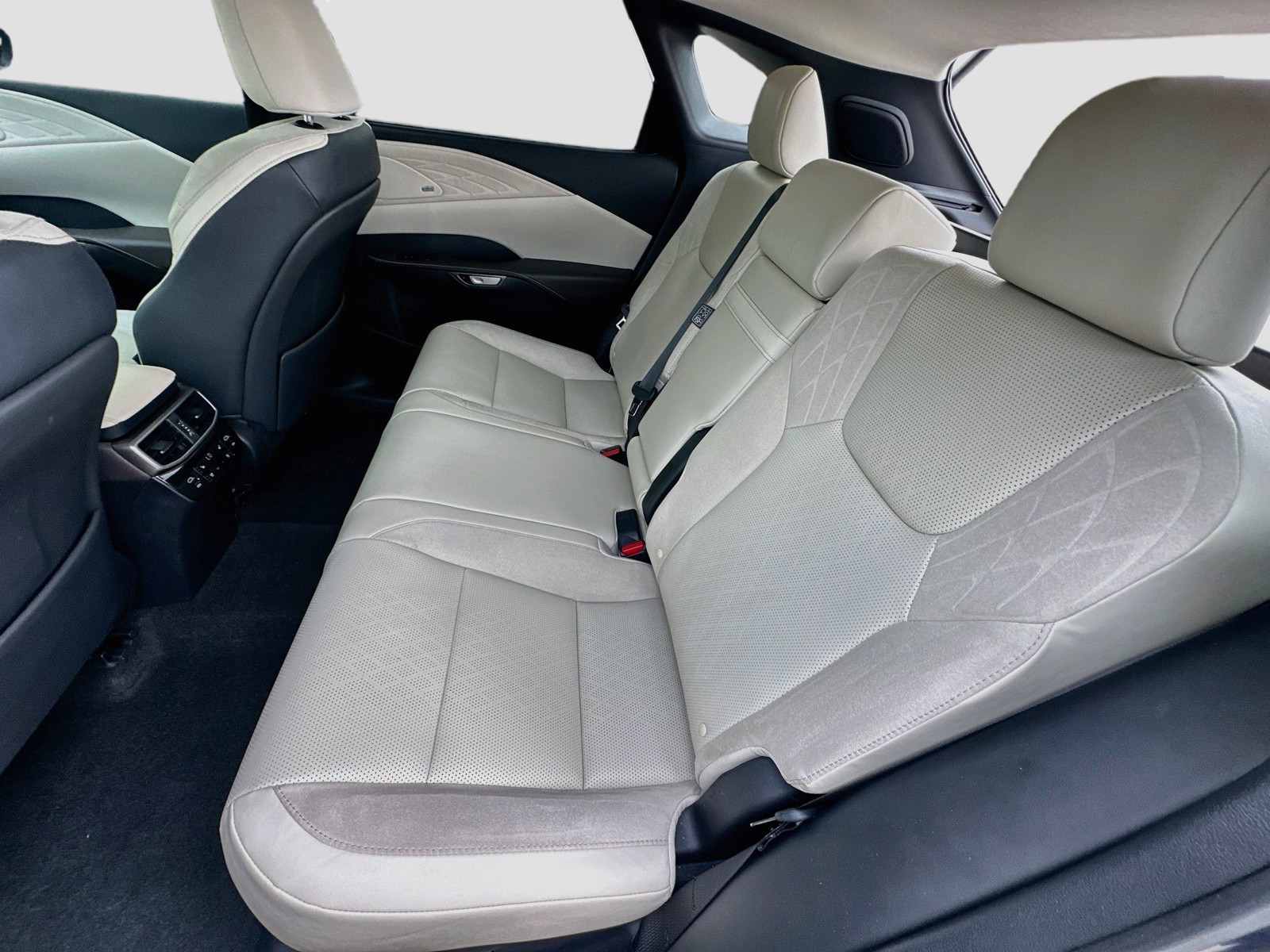 Used 2023 Gray Pearl Lexus RX 350 Luxury image 24