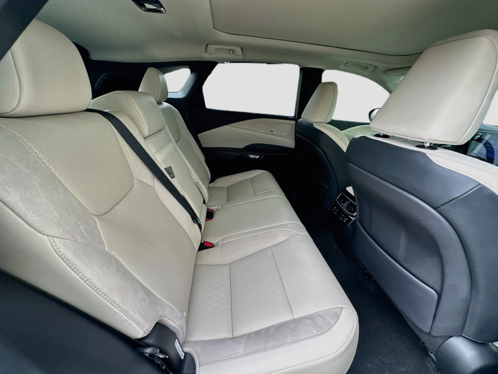 Used 2023 Gray Pearl Lexus RX 350 Luxury image 29