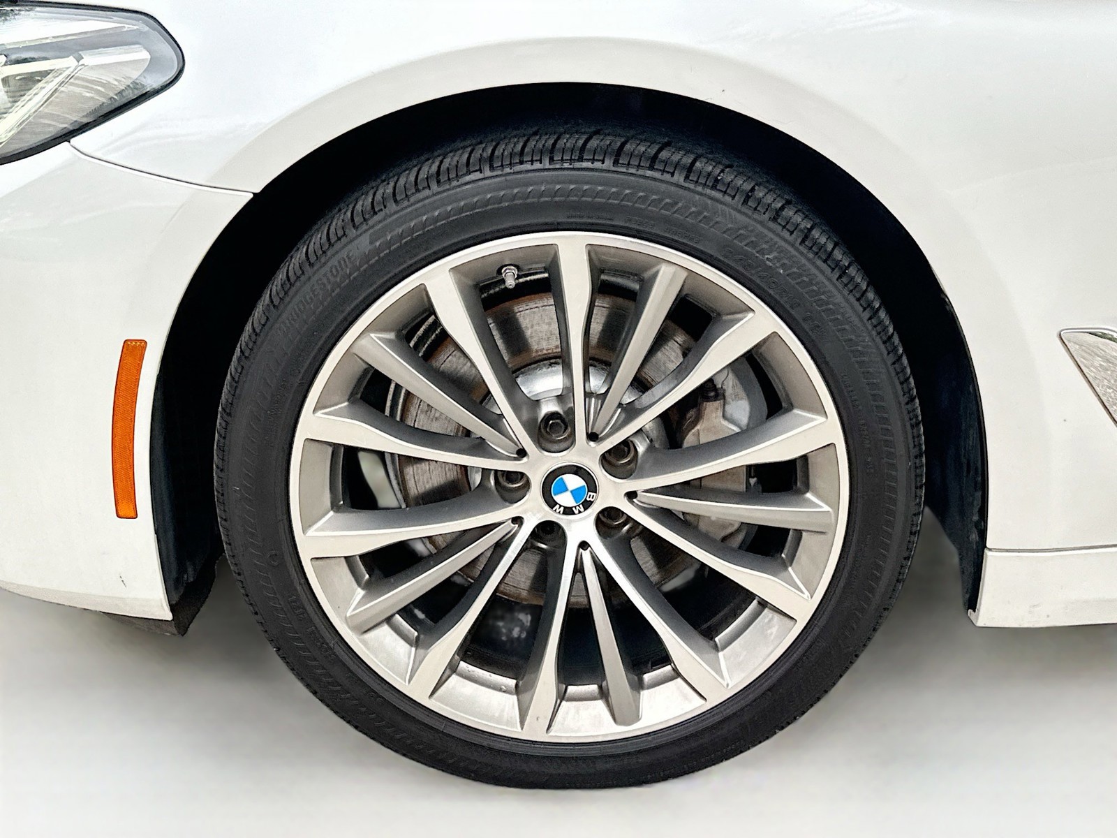 Used 2022 Mineral White Metallic BMW 530i xDrive image 30