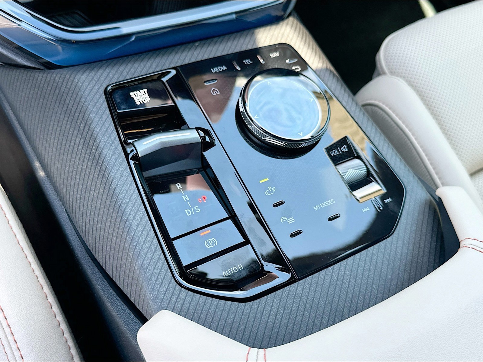 New 2026 Brooklyn Grey Metallic BMW 30 xDrive image 13