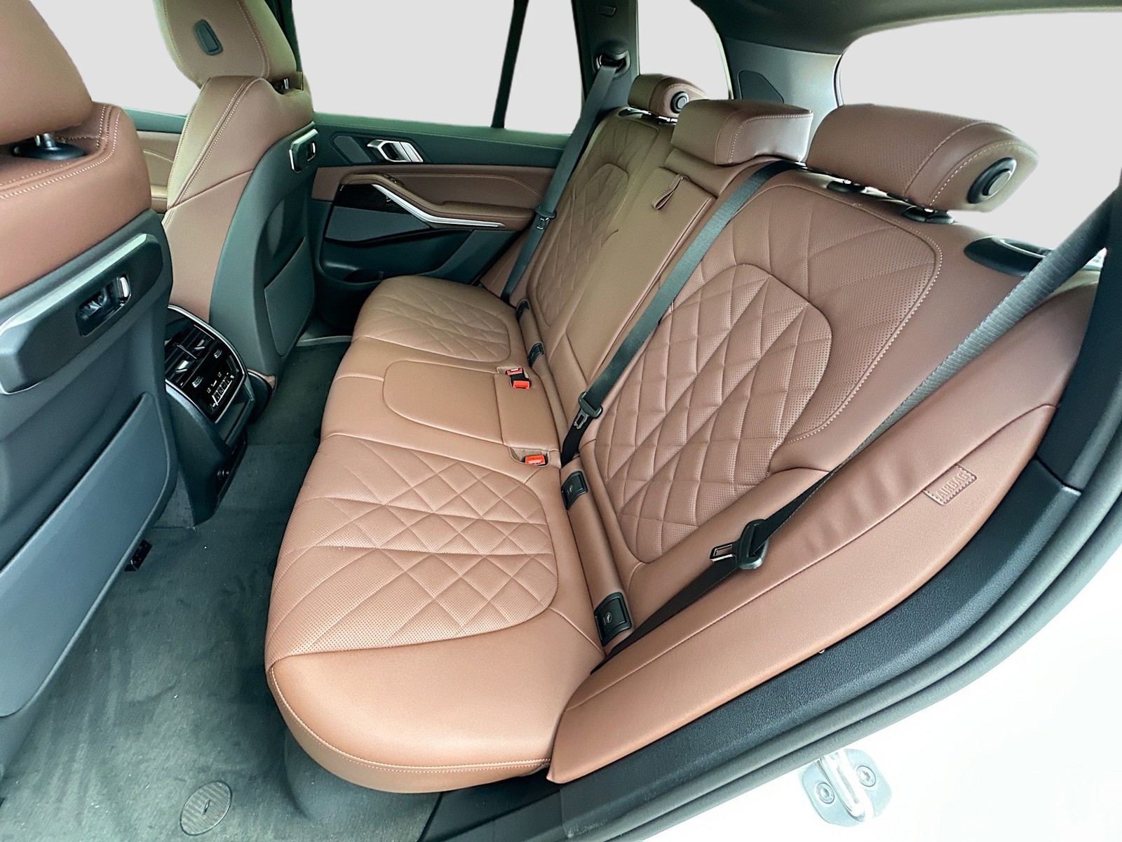 New 2026 Mineral White Metallic BMW xDrive40i image 19