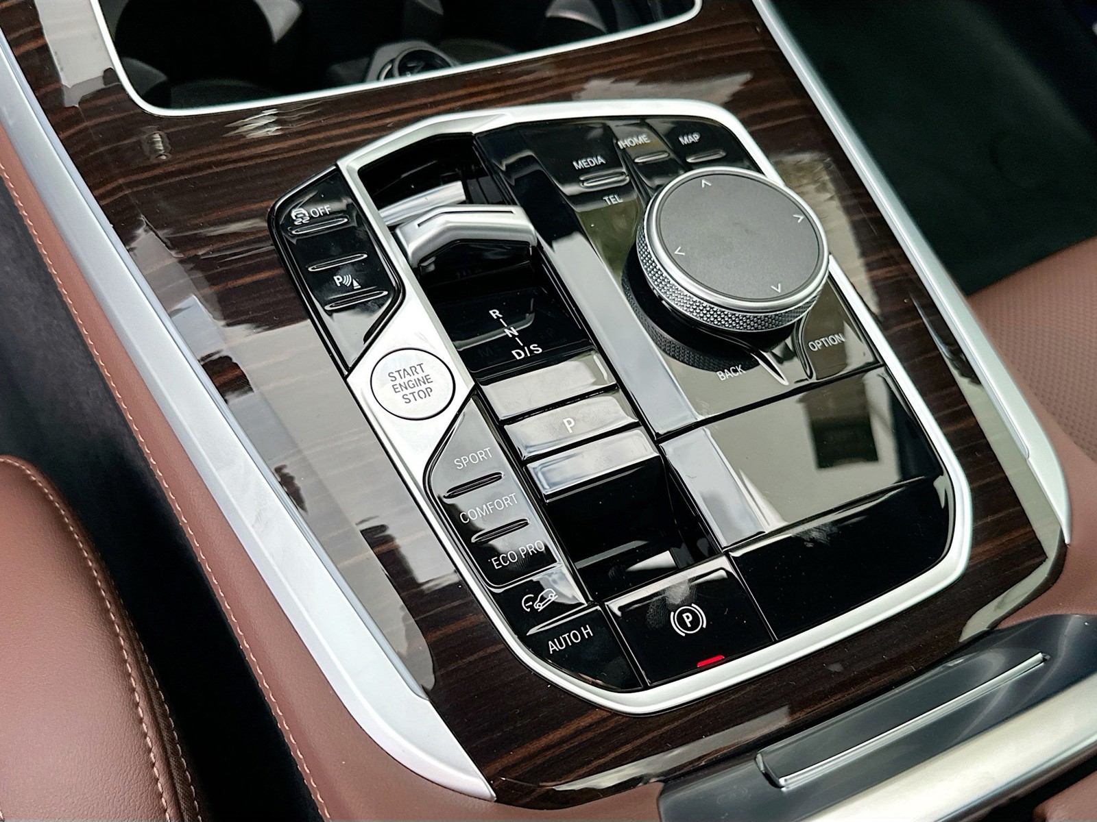 New 2026 Mineral White Metallic BMW xDrive40i image 14