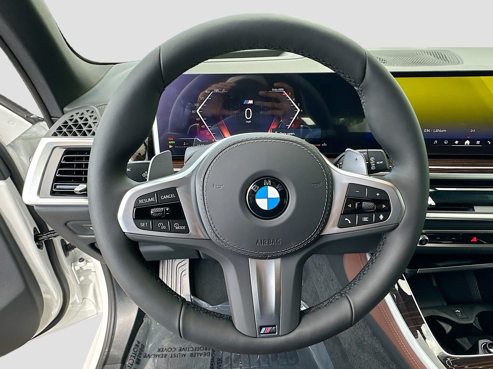 New 2026 Mineral White Metallic BMW xDrive40i image 9