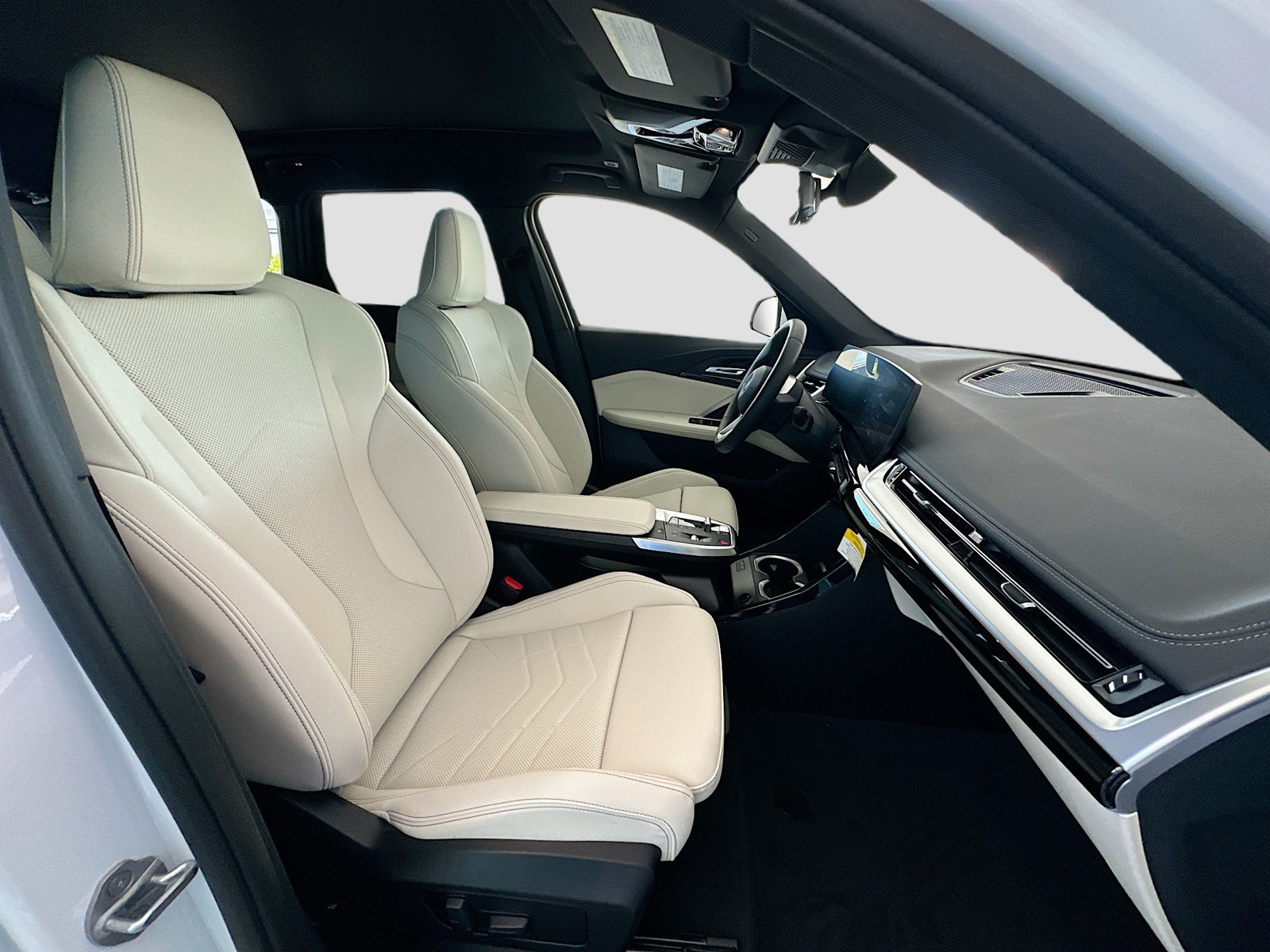 New 2026 Mineral White Metallic BMW xDrive28i image 21