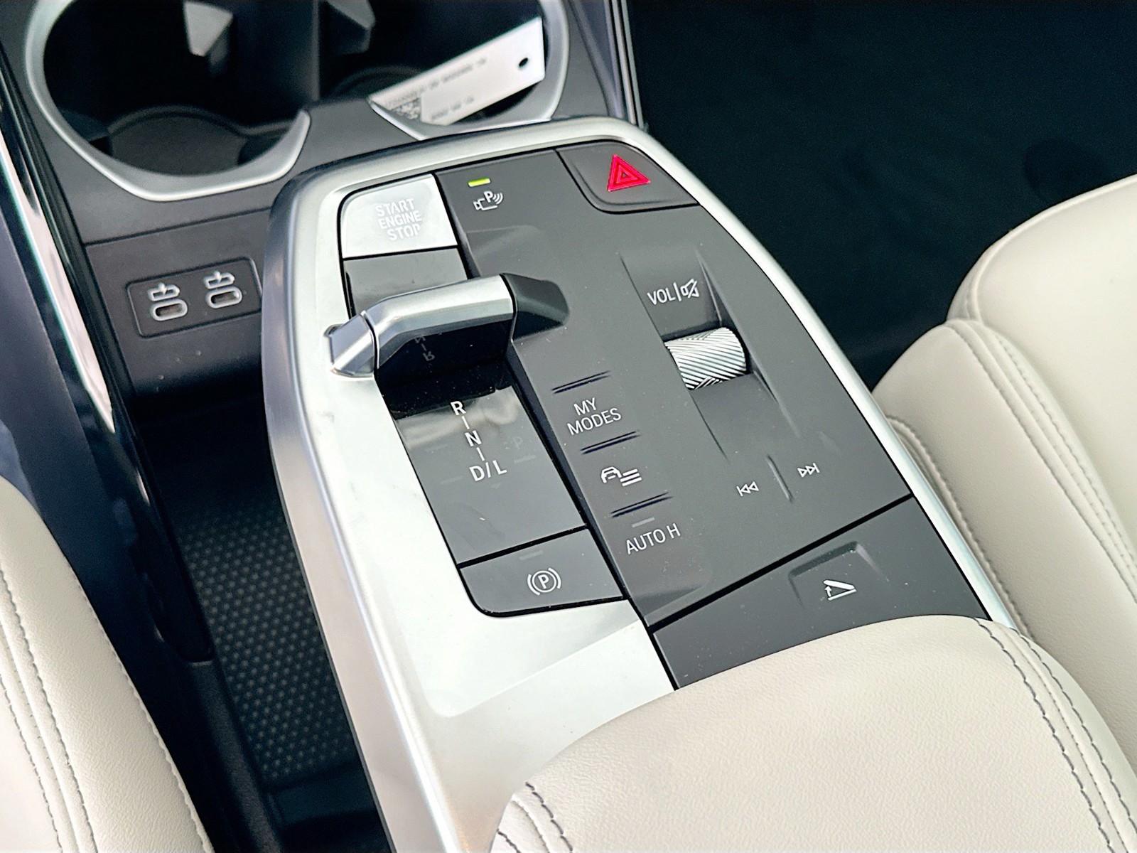 New 2026 Mineral White Metallic BMW xDrive28i image 13