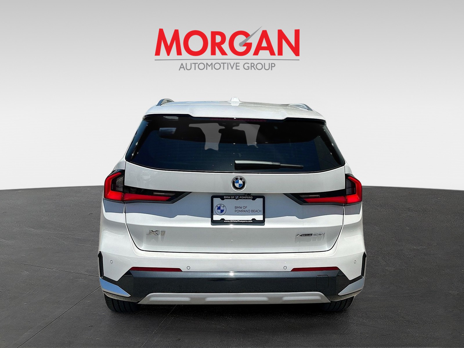 New 2026 Mineral White Metallic BMW xDrive28i image 4