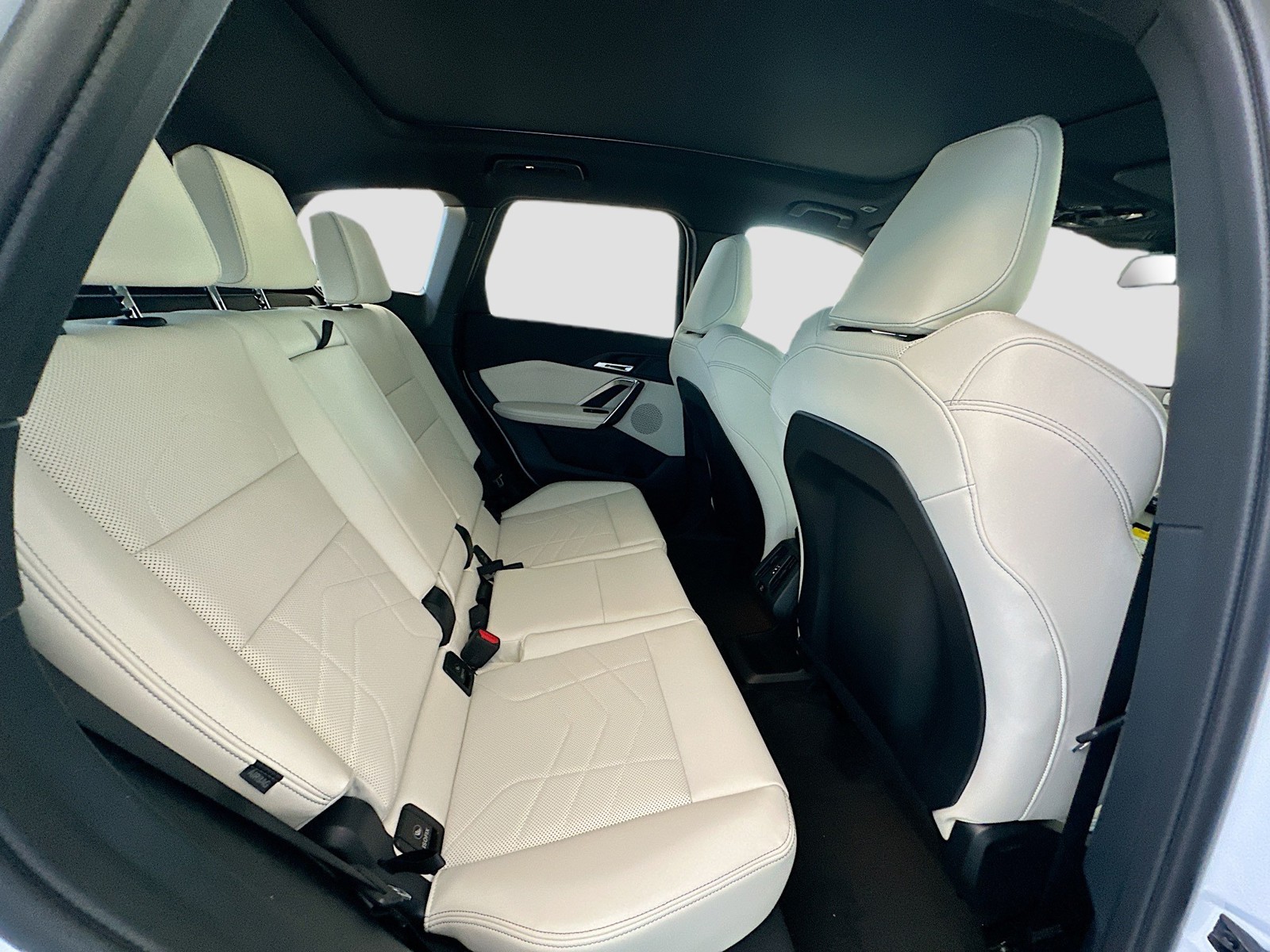 New 2026 Mineral White Metallic BMW xDrive28i image 20