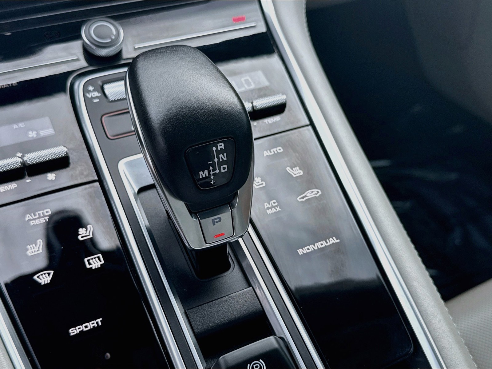 Used 2023 White Porsche 4 image 16