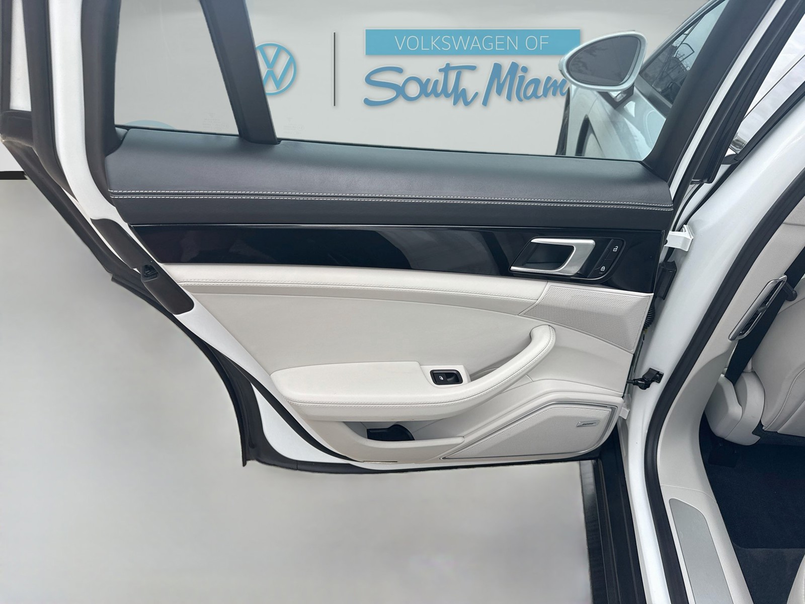 Used 2023 White Porsche 4 image 26