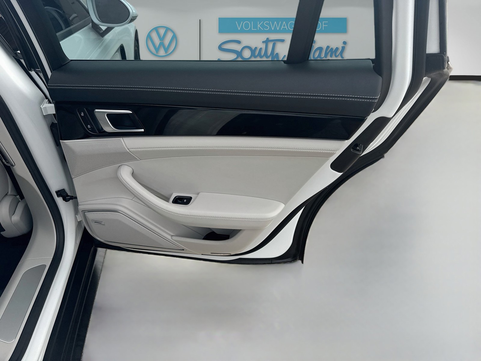 Used 2023 White Porsche 4 image 31