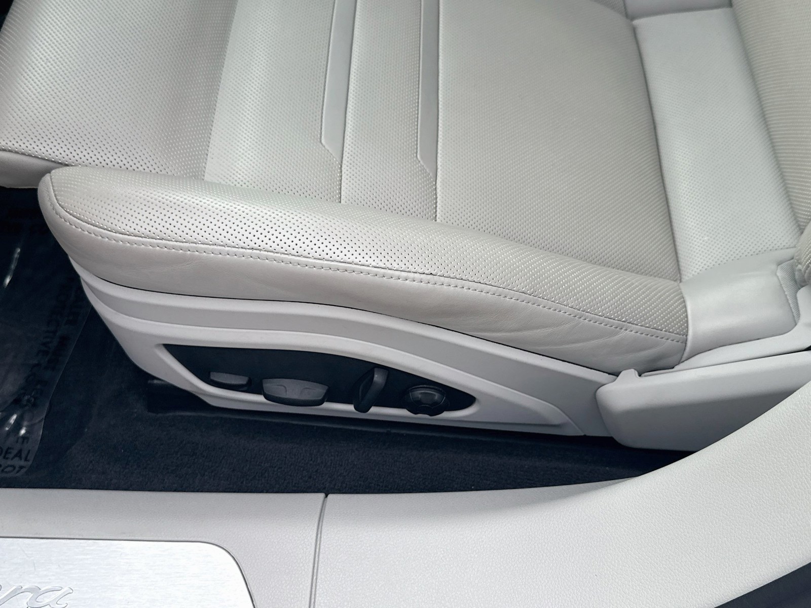 Used 2023 White Porsche 4 image 18