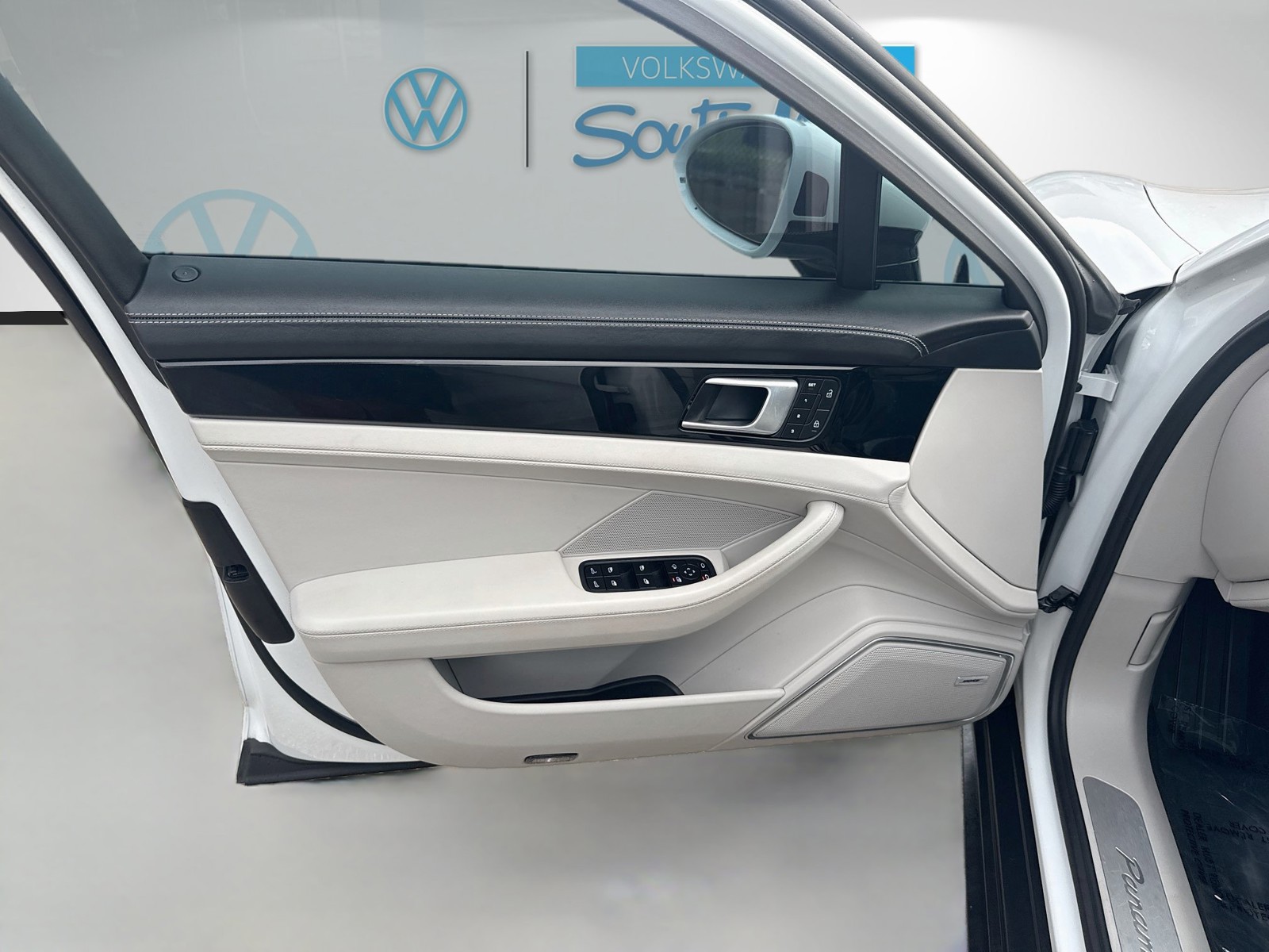 Used 2023 White Porsche 4 image 20