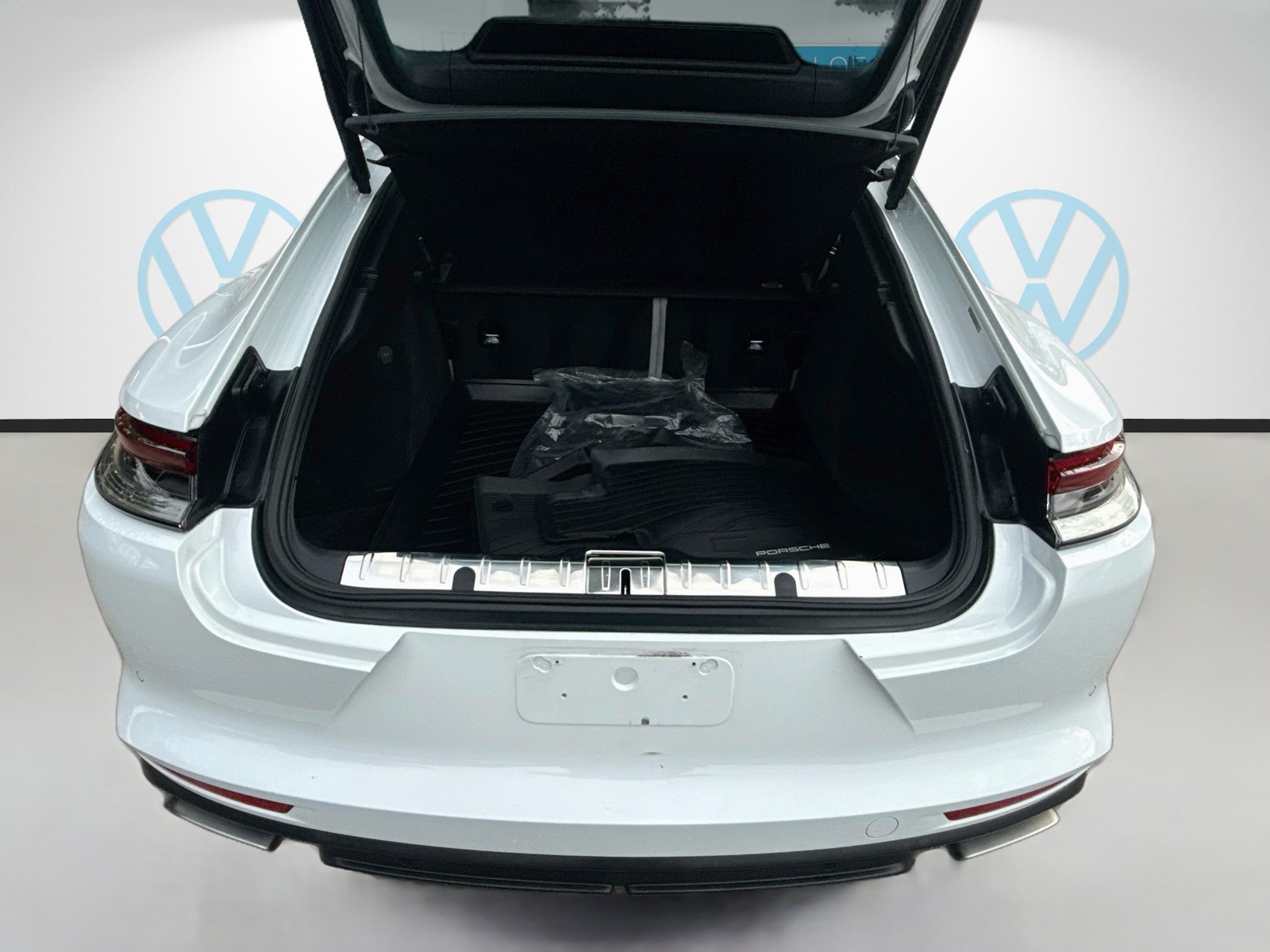 Used 2023 White Porsche 4 image 27