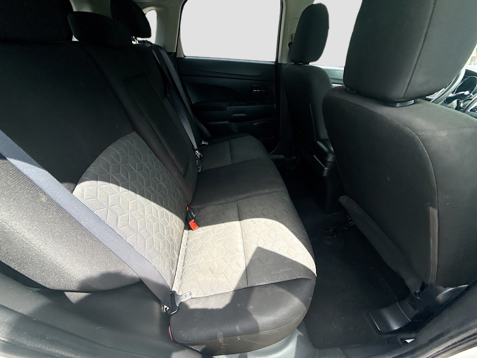 Used 2021 Silver Mitsubishi ES image 27