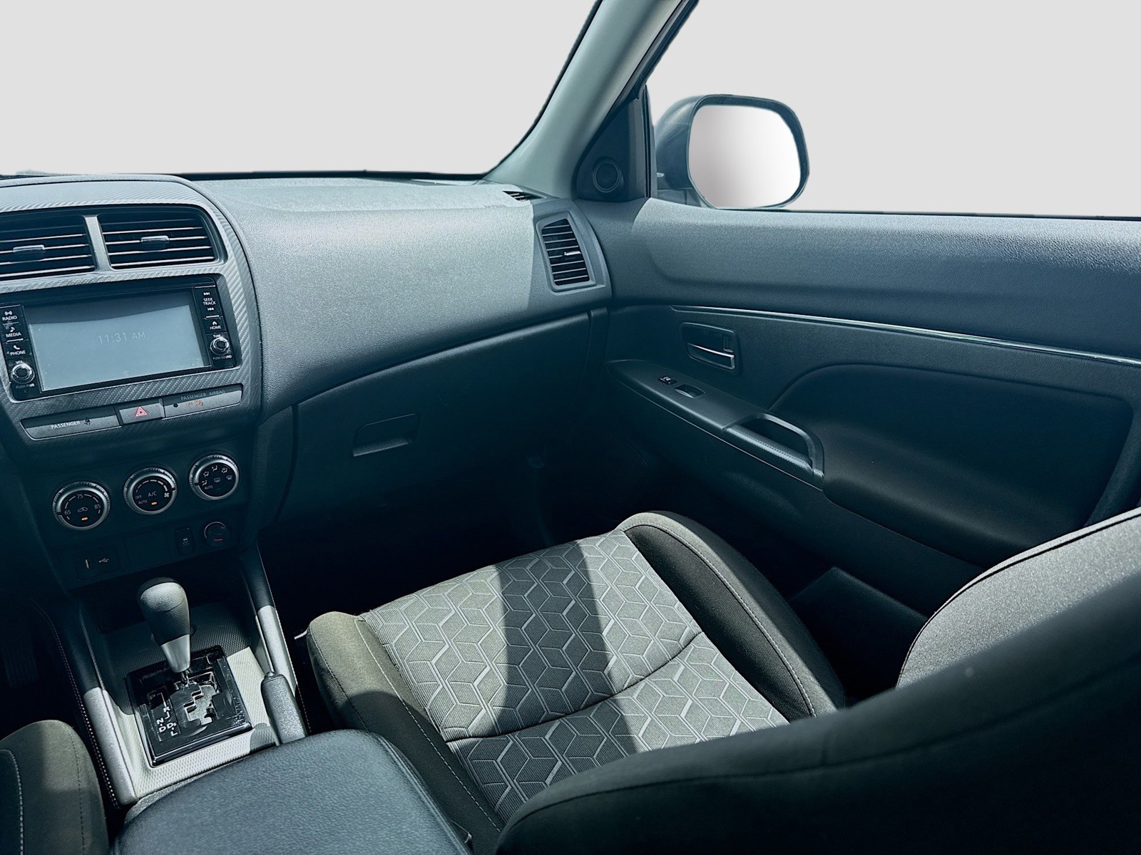 Used 2021 Silver Mitsubishi ES image 21