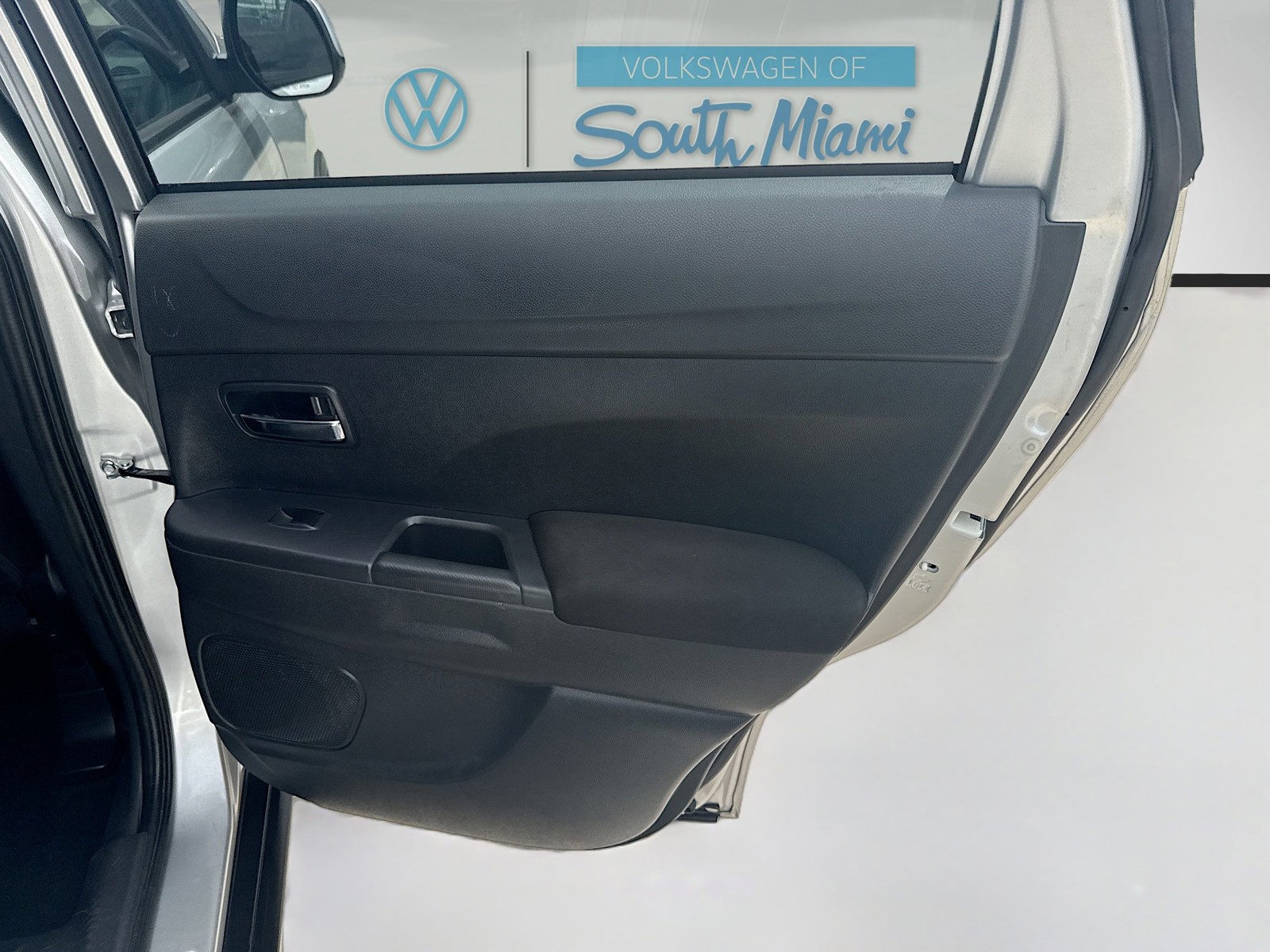 Used 2021 Silver Mitsubishi ES image 29
