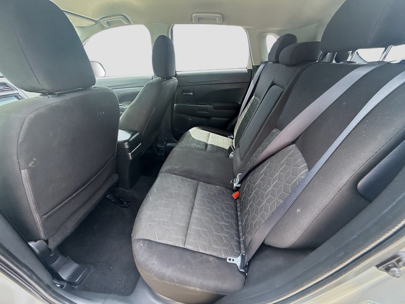 Used 2021 Silver Mitsubishi ES image 22