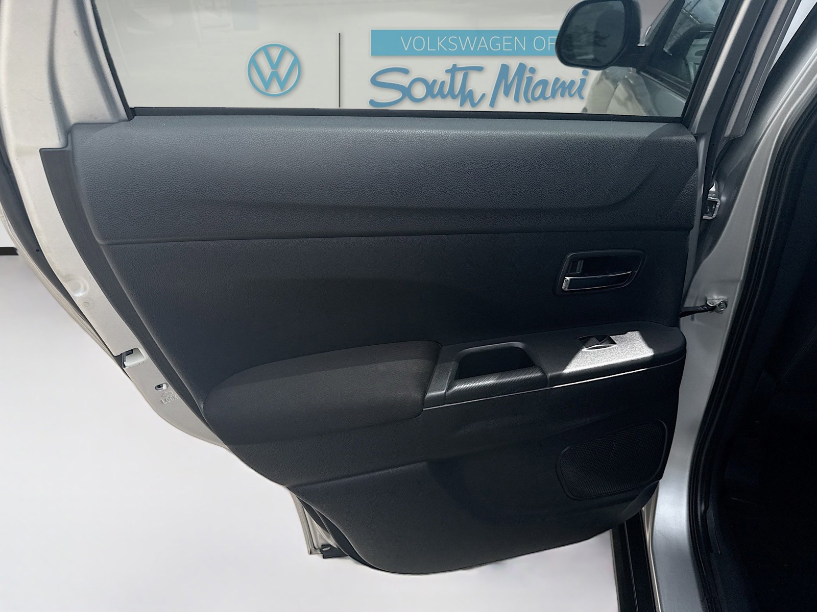 Used 2021 Silver Mitsubishi ES image 24