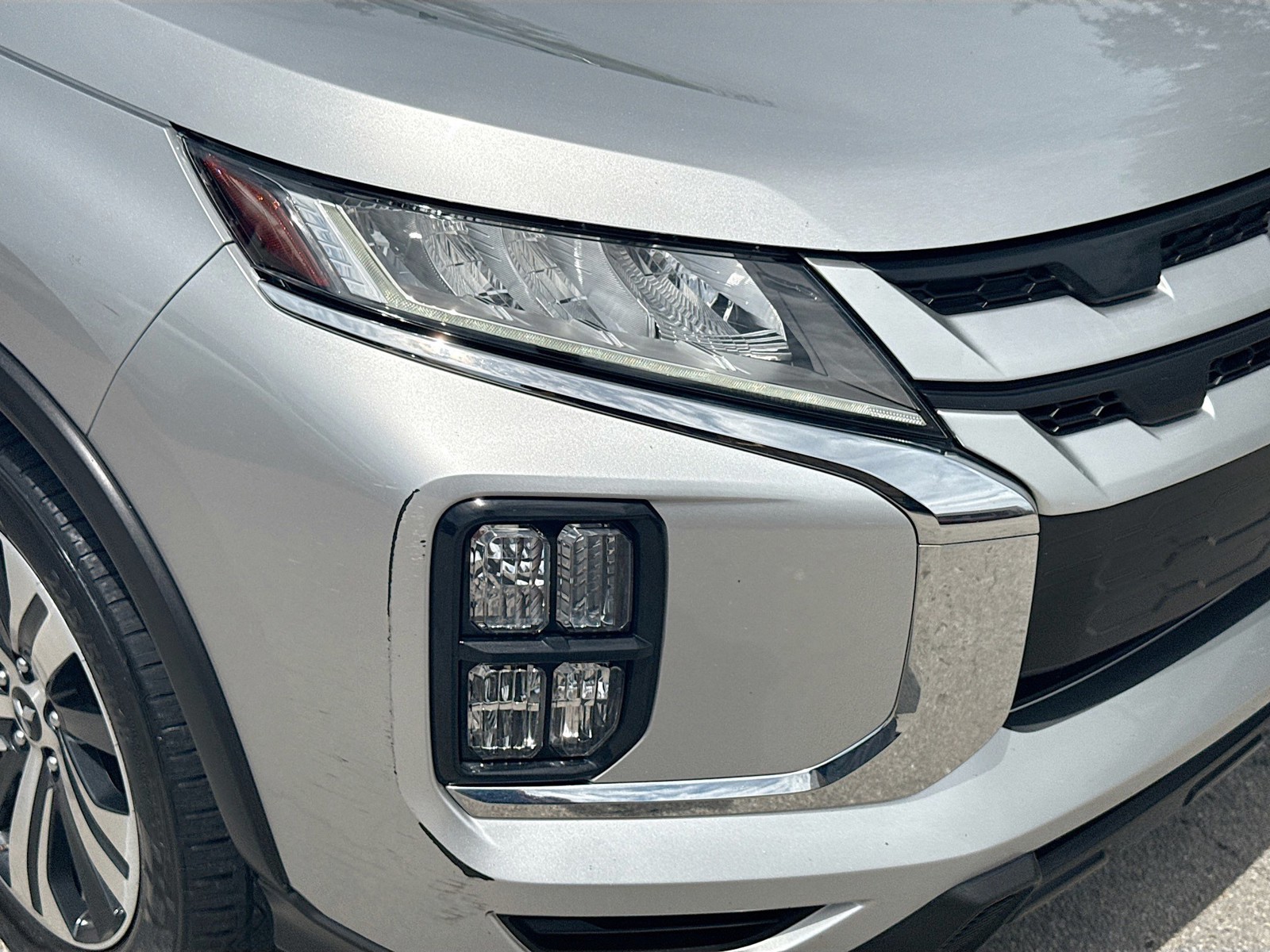 Used 2021 Silver Mitsubishi ES image 33