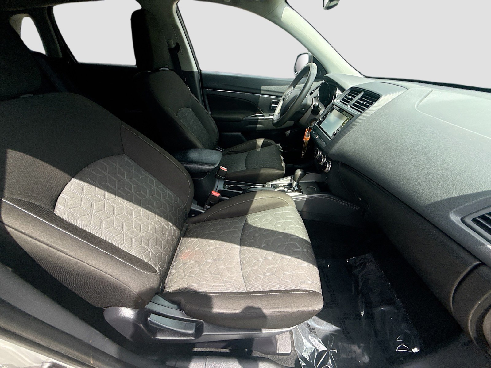 Used 2021 Silver Mitsubishi ES image 30